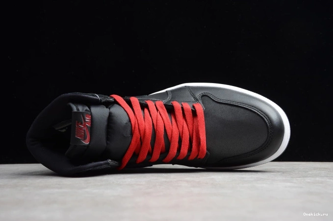 One Kick Satin High Air 1 555088-060 Retro Jordan OG Black 0811